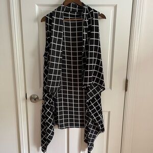 O/s Black and white long vest